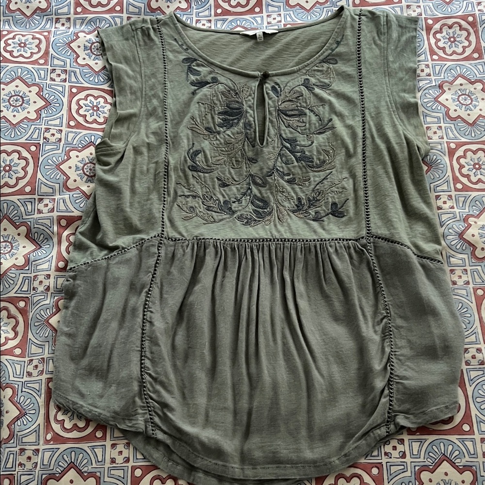 Lucky Brand L Embroidered sage Green Top